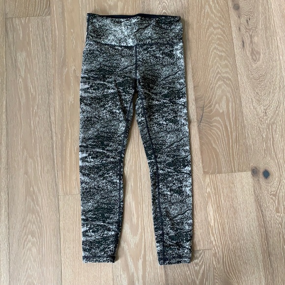 Athleta Elation 7/8 leggings - Picture 2 of 5